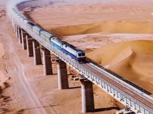 和若铁路今日开通 世界首个沙漠铁路环线形成