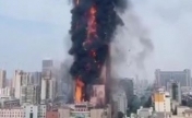 长沙电信大楼起火时疏散画面曝光，工作人员喊“后面的快点”