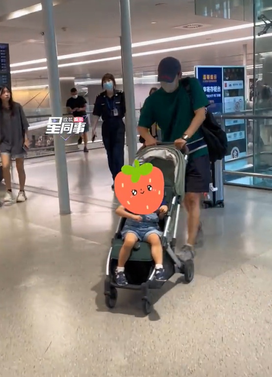 王阳带女儿现身机场 45岁叔圈天菜也是也超超等好爸爸