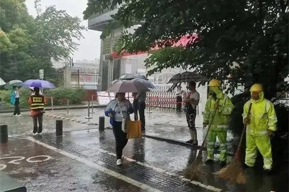 广州暴雨全市中小学幼儿园停课、工地停工