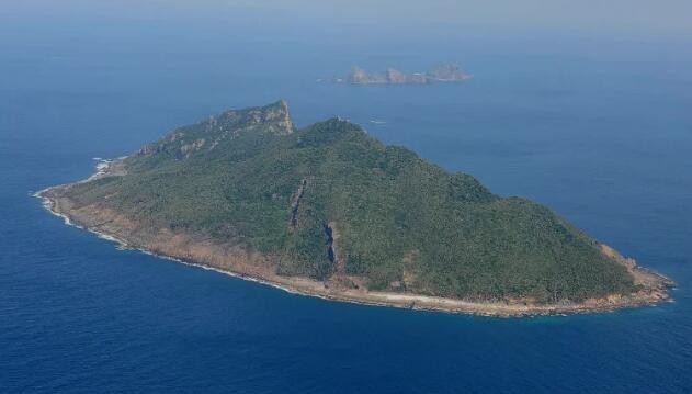 这座小岛位于琉球群岛最南端,距钓鱼岛200公里左右,离台湾岛也只有300