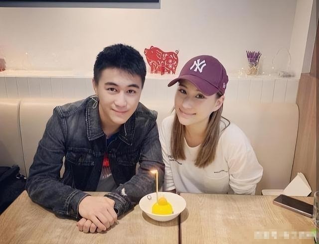 何超莲晒与窦骁恩爱同框越来越有夫妻相