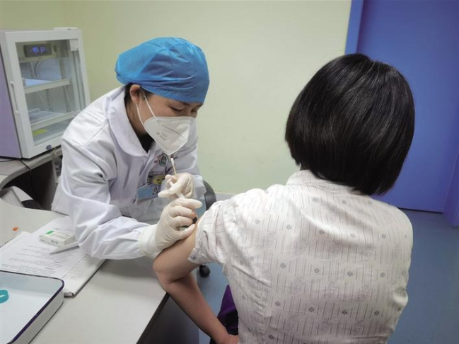 陕西首针新冠病毒疫苗完成接种