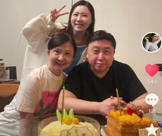 王晶与妻女庆祝68岁生日 王子涵示爱老爸