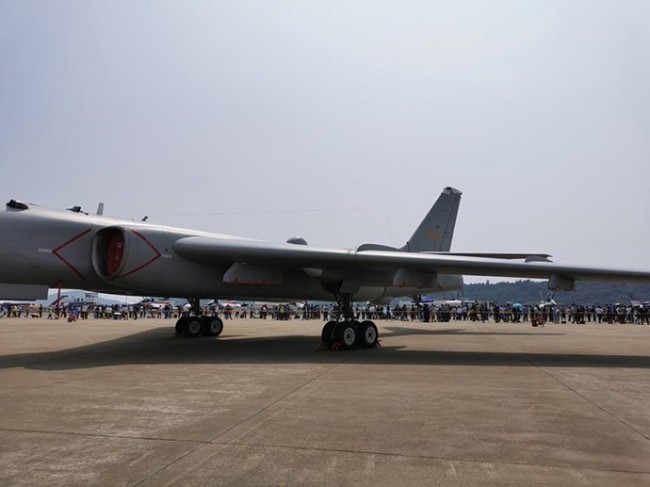 "轰-10"则是类似图-2000的空天轰炸机