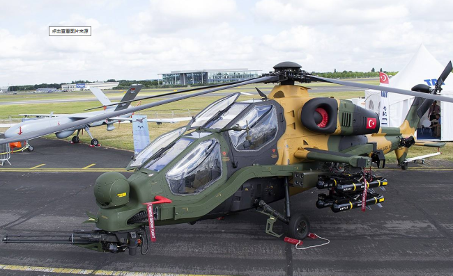 土耳其展示t-129武装直升机.