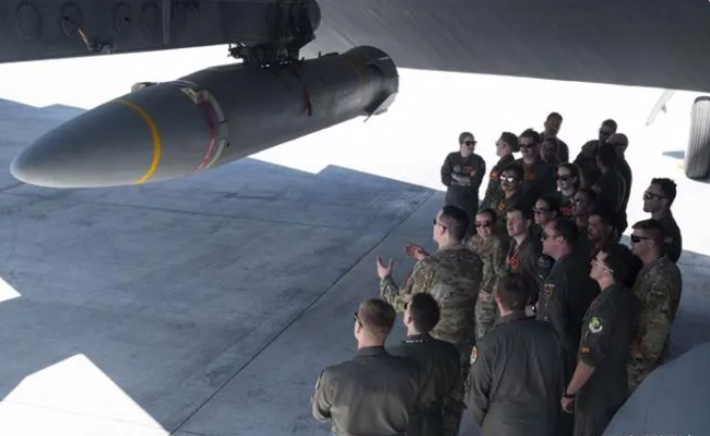 美首次在關島試射高超導彈�
，作秀導彈最大射程超過900千米，美首明顯還有作秀成分
