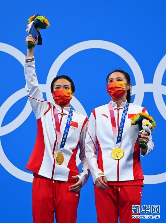 施廷懋王涵夺女子双人3米跳板冠军