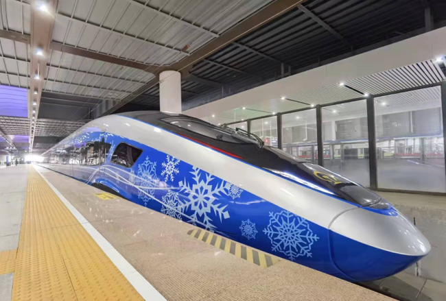 图为新型奥运版复兴号智能动车组2022年1月6日,北京冬奥列车暨高铁5g