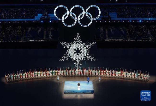 空灵浪漫的冰雪世界我驻外人员华侨华人和留学生热议北京冬奥会开幕式