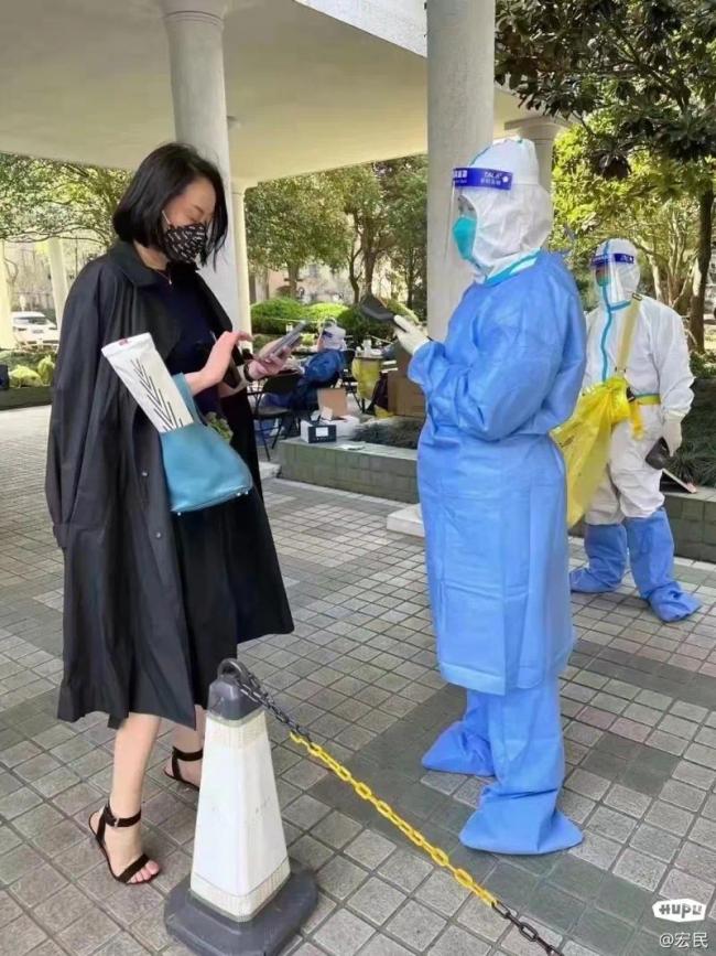 上海大型核酸"时装秀"现场