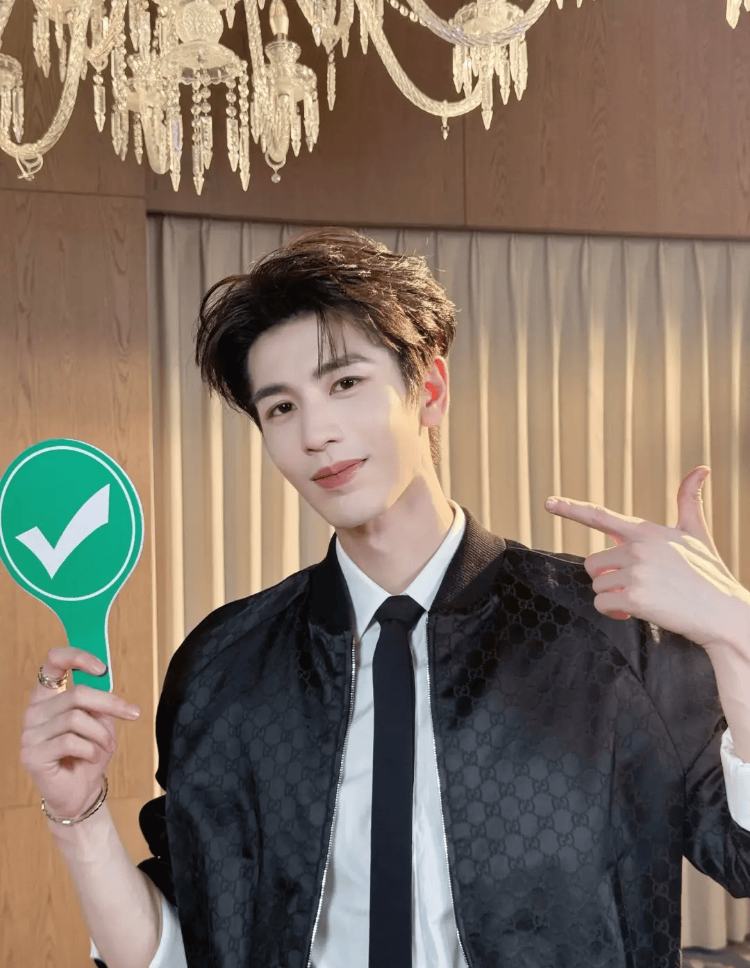 张凌赫爱看科幻悬疑作品 期待用更多时间琢磨表演