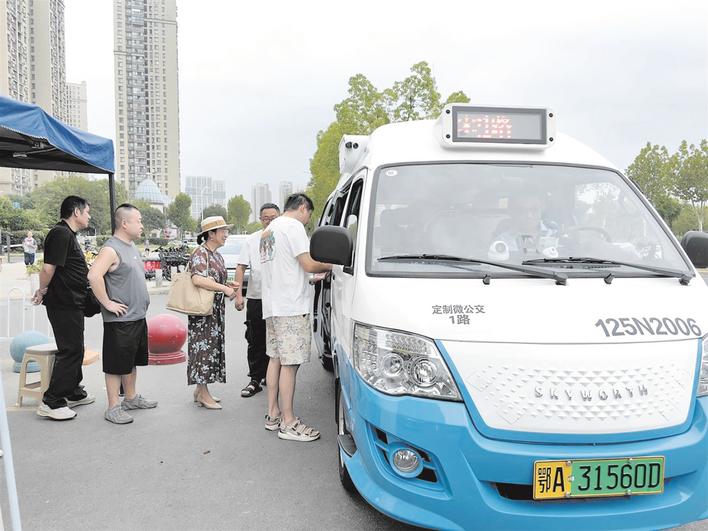 打通小区到地铁“最后一公里”  武汉首批8条“宝宝巴士”线路投运