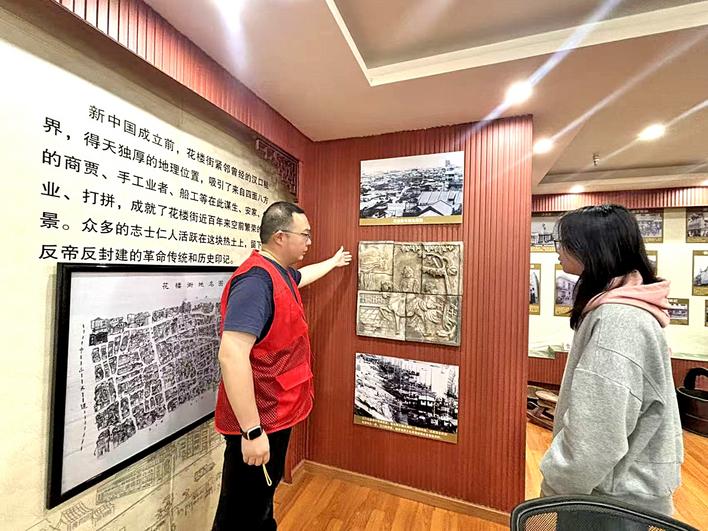 在花楼微博物馆感受“繁华热闹未曾休”