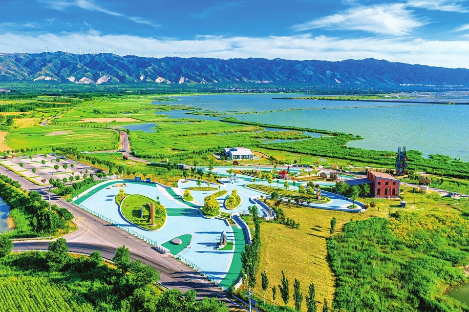 水清岸绿风光好