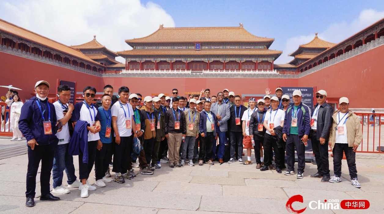  Tibetan Wildlife Conservators Visit the Palace Museum