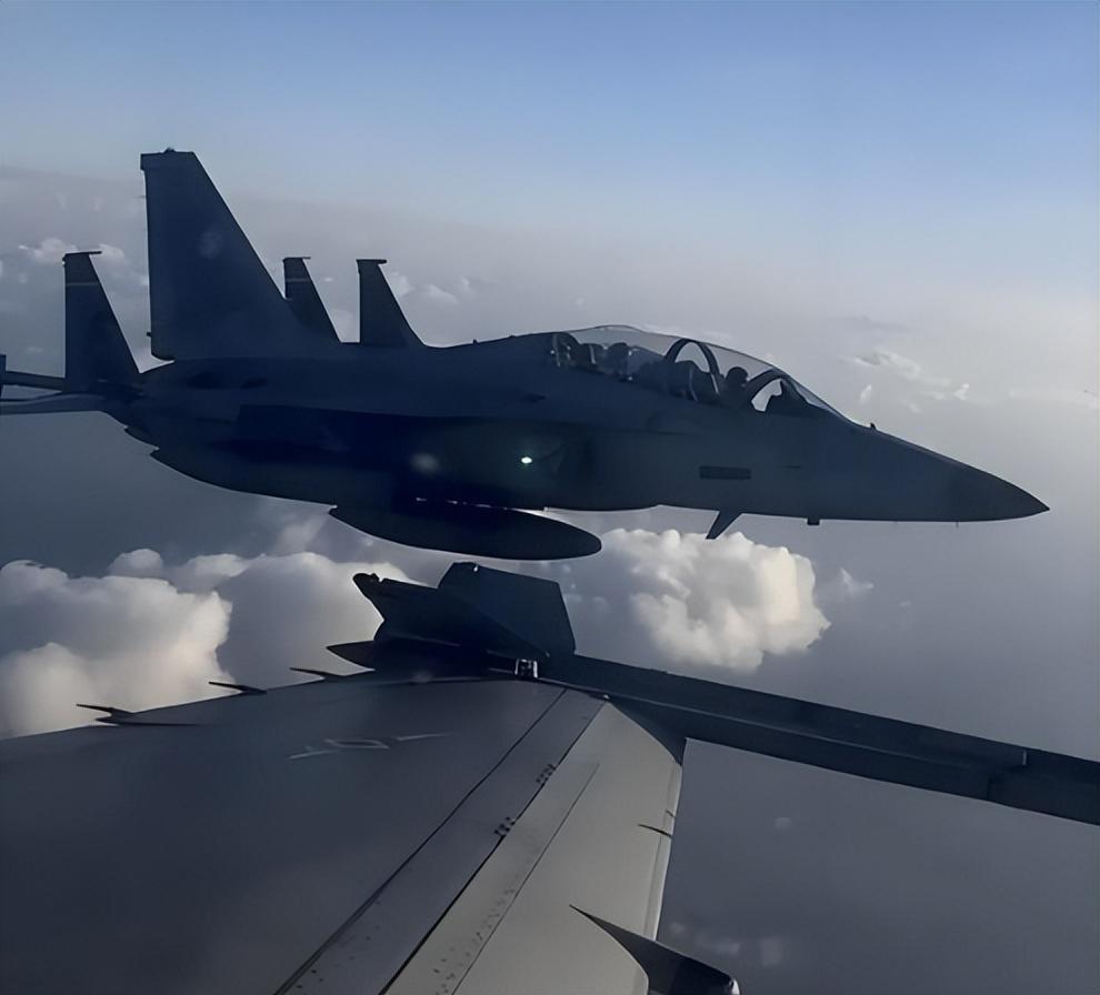 菲机擅闯黄岩岛领空意欲何为 高空碰瓷背后的门道