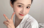 关晓彤晒自拍美照元气满满 嘟嘴比耶俏皮又可爱