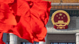 全国两会召开在即 北京天安门广场红旗招展
