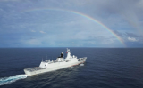 戰(zhàn)艦劈波斬浪與彩虹同框 高清壁紙請(qǐng)查收