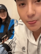 徐藝洋與黃子韜合體直播 笑稱可以去考一個幼師證