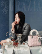 热巴化身油画公主优雅明媚 神态傲娇复古气息拉满