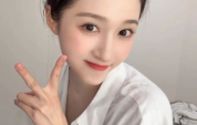 关晓彤晒自拍美照元气满满 嘟嘴比耶俏皮又可爱