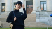 杨紫漫步波士顿逛校园享美食 松弛随性鲜活治愈
