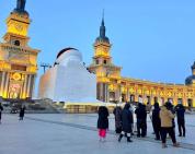 哈爾濱大雪人原來是挖出來的 全民“云養”與“挖掘”熱潮