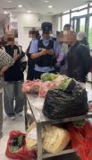 山东一托管班给孩子吃的食材变质 臭肉烂菜引家长愤怒