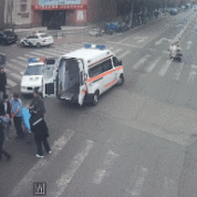 民警返乡途中偶遇发病男子 紧急施救 成功挽救生命