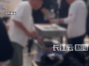 “一下火车，感觉站台快成‘吸烟室’了”！建议人员密集站台纳入北京禁烟范畴