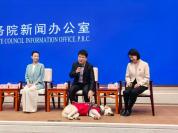 国新办发布厅首次迎来导盲犬 视障者出行无障碍迈出新步伐