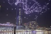 悉尼灯光节近90架无人机坠海 夜间意外引关注