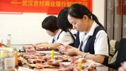 失智老人撕碎26万银行拼了22天 温情接力圆满兑换