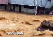 湖南隆回一桥梁垮塌致2名行人落水失联