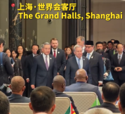 签约国家太多，签字签到笔没墨是什么场面？