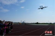 中国空中出租车亮相哈萨克斯坦 首次演示飞行成功