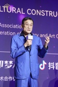 电影人为什么仍相信电影 在明暗交替中生长的感情