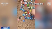 花近70万元拍下"玉石"竟是玻璃 直播挖玉骗局曝光