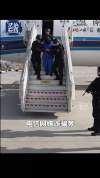 柬埔寨太子集团头目陈志押解现场 警方持续高压打击电诈犯罪