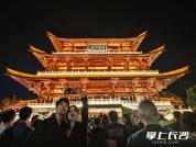 国庆长假接近尾声 长沙景点人气不减 古阁夜游活力十足