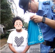 保洁员在垃圾桶捡到8万现金 意外发现引发关注