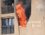 男子给蓝牙耳机充电没拔掉就出门上班引发大火 家都烧黑了
