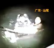 游客坠海靠背包浮力漂浮30分钟 深夜救援暖人心