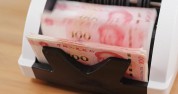 银行存2500误输25000储户拒还，法院判了：要还
