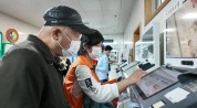 上海陪诊师：曾被误认成“黄牛”马甲，如今做老人“临时儿女”