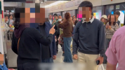 上海地铁回应孩童在站台随地便溺 已对家长进行教育