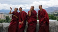 तिब्बतको ताशिल्हुन्पो मन्दिरमा बुद्धको चित्र प्रदर्शन सम्पन्न