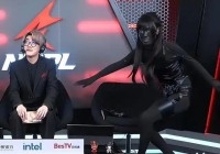 《永劫无间》女解说被批穿衣暴露 更换造型让人难蹦